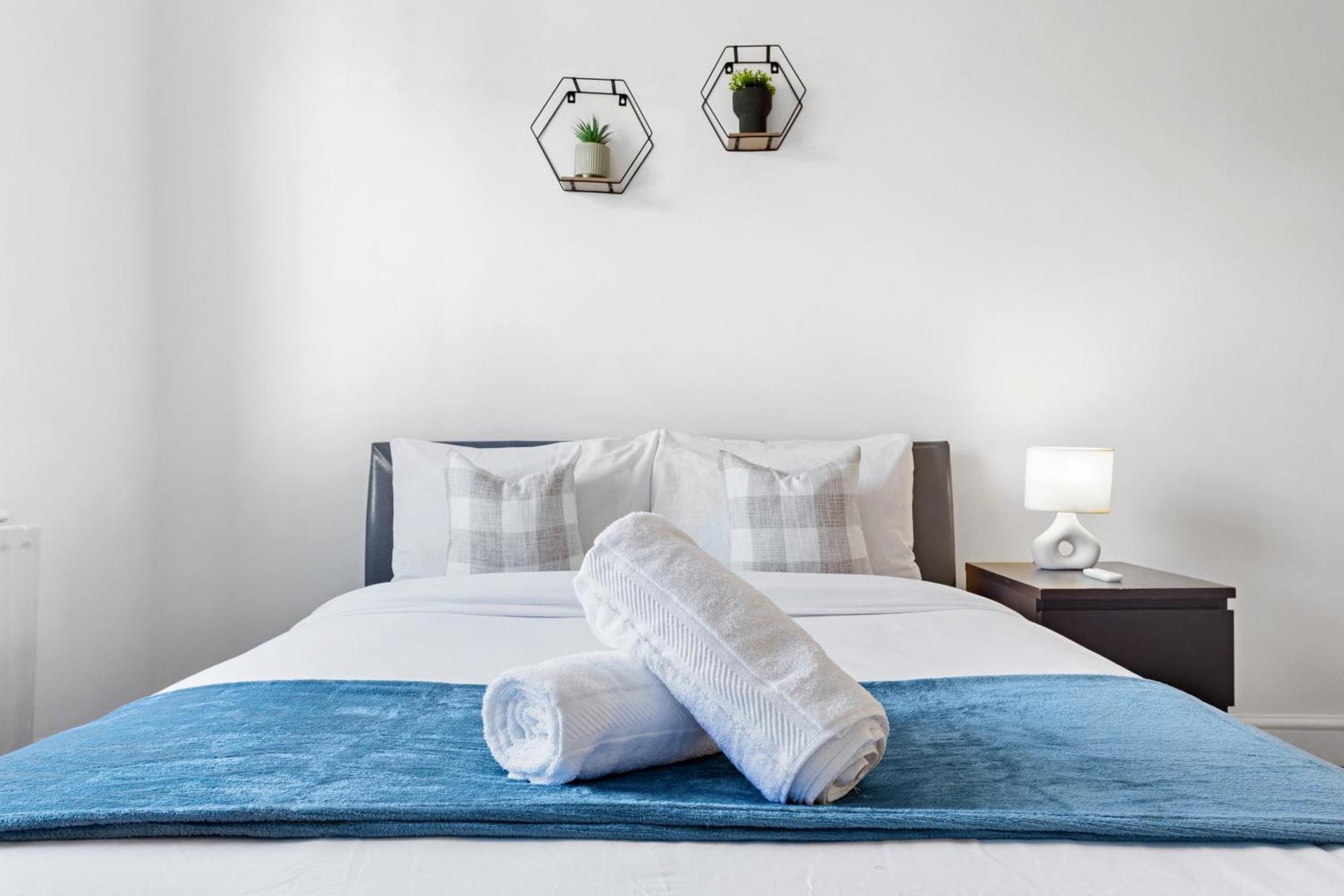 Luxury 4 Bedroom Flat With Stunning Shard View From Terrace In Central London! Next To Station, Sleeps 9 Екстер'єр фото