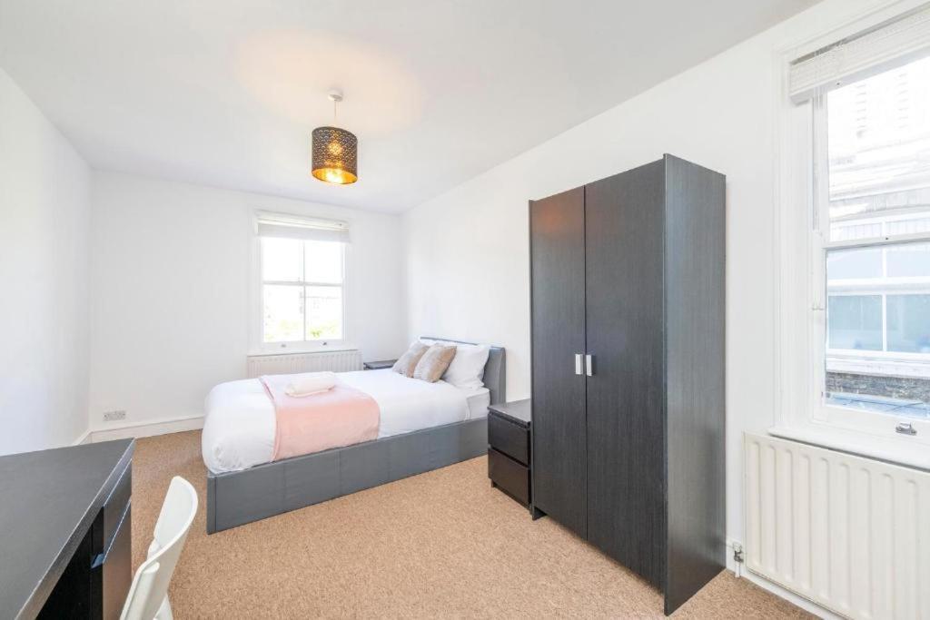 Luxury 4 Bedroom Flat With Stunning Shard View From Terrace In Central London! Next To Station, Sleeps 9 Номер фото